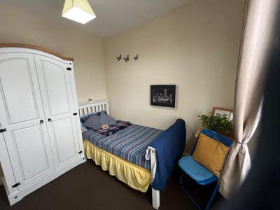 Bright Cosy Room in a Quiet Professional House Main Photo