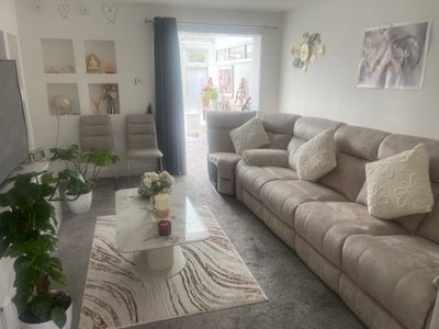 2 bedroom house for share for a female Main Photo