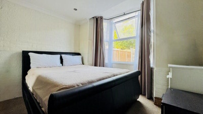  Double Room| First Avenue | Garden Flat | E17  Main Photo