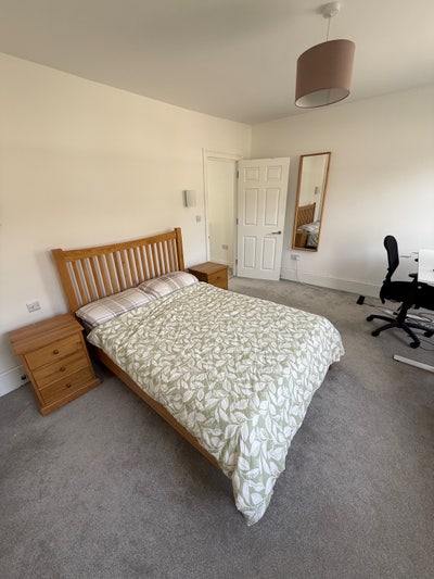 Large Double Room | Elephant & Castle Main Photo
