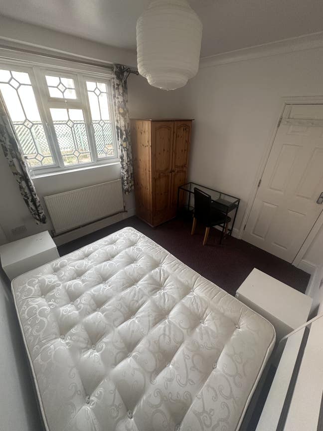 2 Double Room Near Limehouse / Mile End station  Main Photo