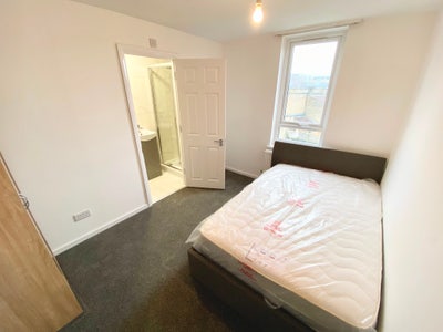 En-suite Room Available 3 Min To Mile End Station Main Photo