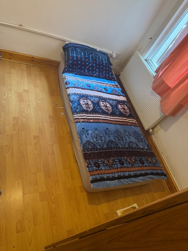 Shared room available  Main Photo
