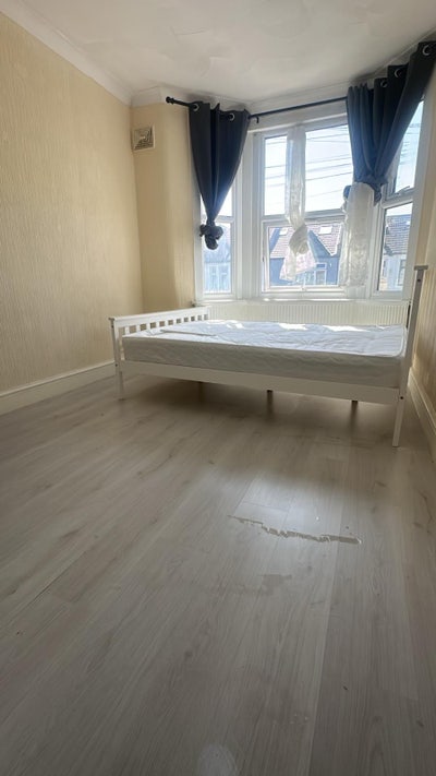 2 double bedrooms left Main Photo