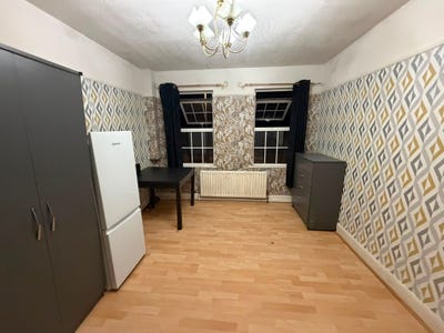 Two Dbl Room  Surbiton All Utility Bills Included  Main Photo