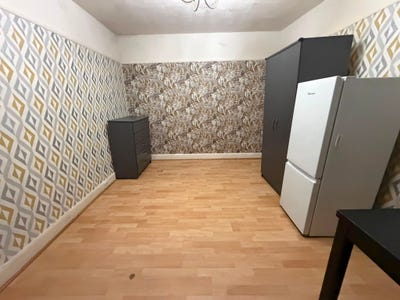 Spacious Double Room Surbiton Suitable for couple Main Photo