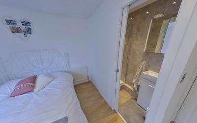 Garden House 5 mins walk to Clapham North Main Photo