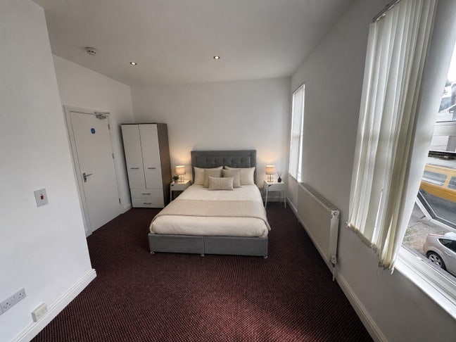 Amazing 6-Bed-En-Suite All Bills Included  Main Photo