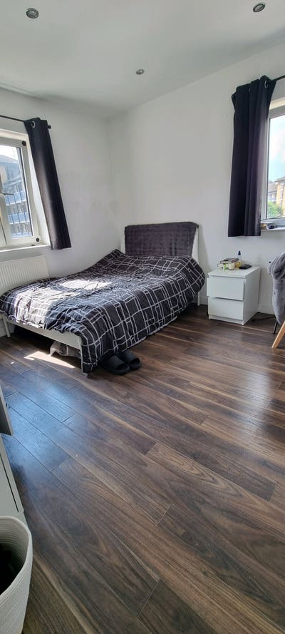 Bright and modern bedroom Main Photo