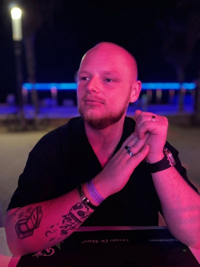 Professional Male seeks a double room Main Photo