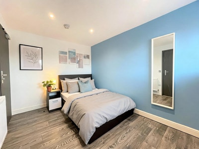 16B Star Road ⭐🌷 All Bills and Parking Included Main Photo
