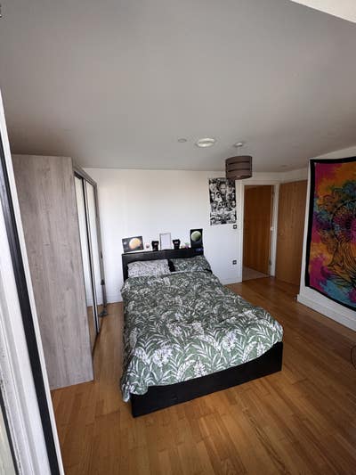 Spacious Double En-suite Room with River Views  Main Photo