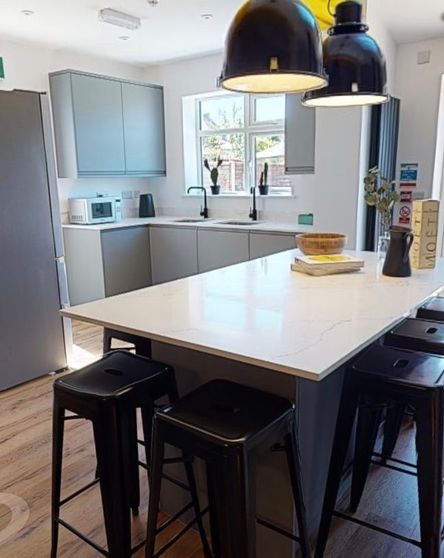 Lovely 10 bed house located in Filton  Main Photo