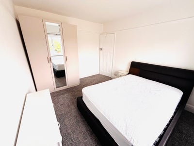 Double bedroom to rent in shared house Main Photo