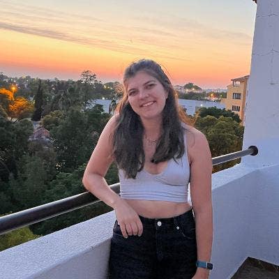 Young professional looking for a flatmate Main Photo