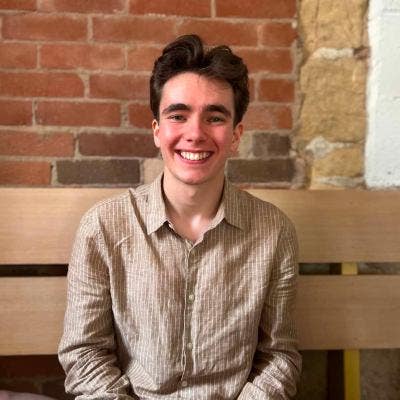 Professional Male seeks a single or double room Main Photo