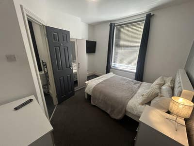  🚨Modern En Suite Room🚨 Main Photo