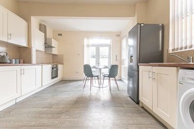 Spacious Rooms In Cosi Home! Main Photo
