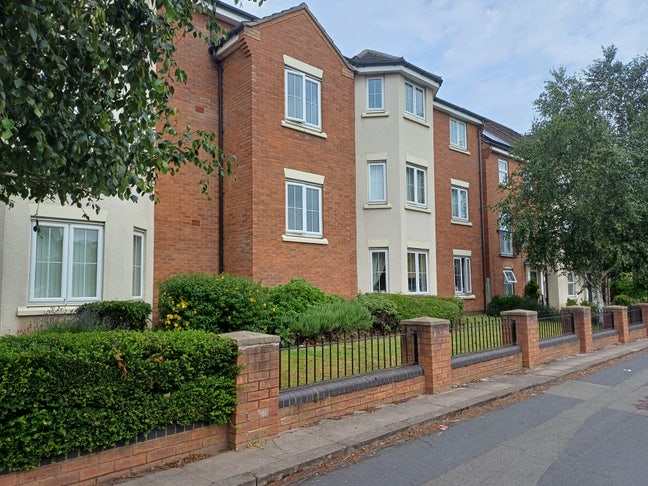 1 bed apartment Main Photo