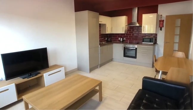All Bills Incl 3 Double Bedrooms Fully Furnished Main Photo