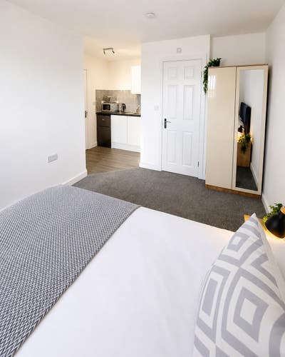 Spacious En-Suite Studio Room in Orton Malborne Main Photo