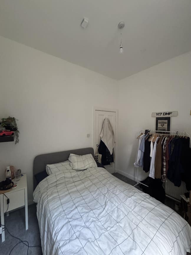 Bedroom with En-Suite for rent in Hyndland Main Photo