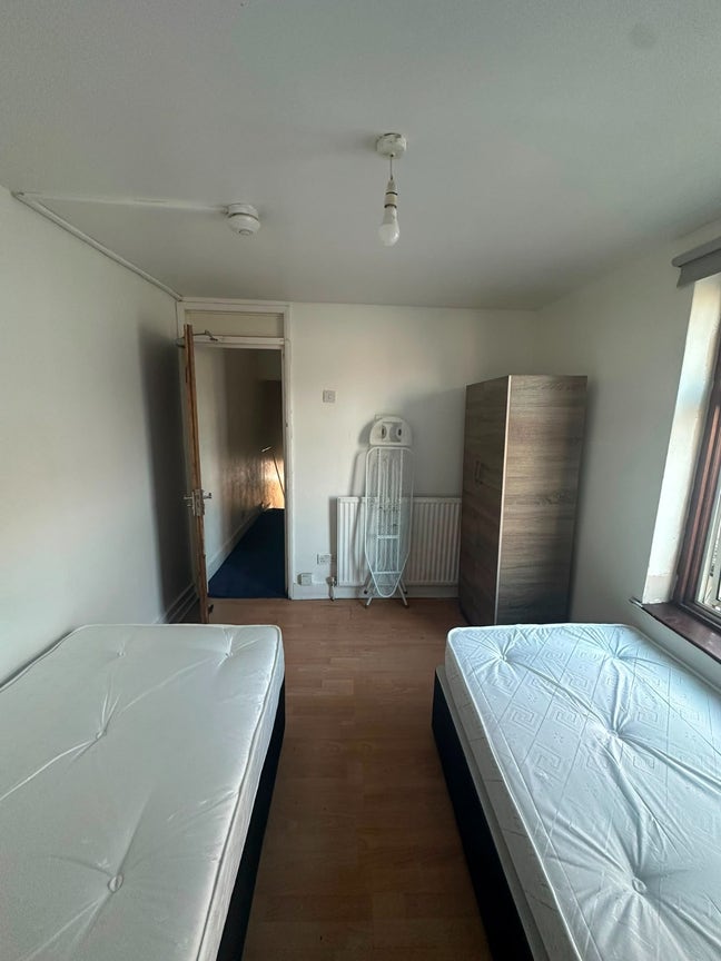 Twin Rooms Including Bills London E7 Main Photo