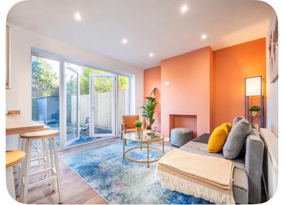 Beautiful Big Room w Own Fridge & Sink Parking Main Photo
