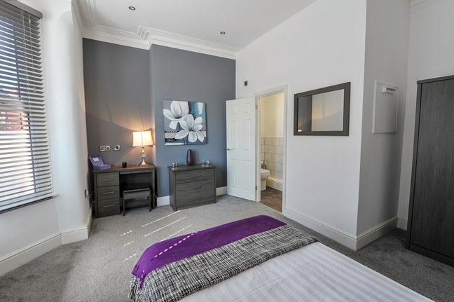 🏡Ensuite room - ✨ so close to the hospital!✨  Main Photo