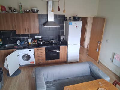3 Double Bedroom Apartment Newport Rd Main Photo