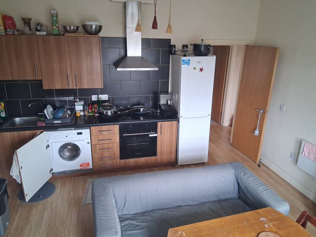 3 Double Bedroom Apartment Newport Rd Main Photo