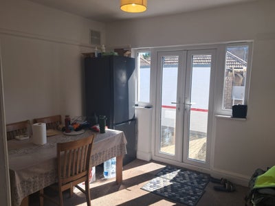 ⭐Bright Double Room with Garden-All Bills Included Main Photo
