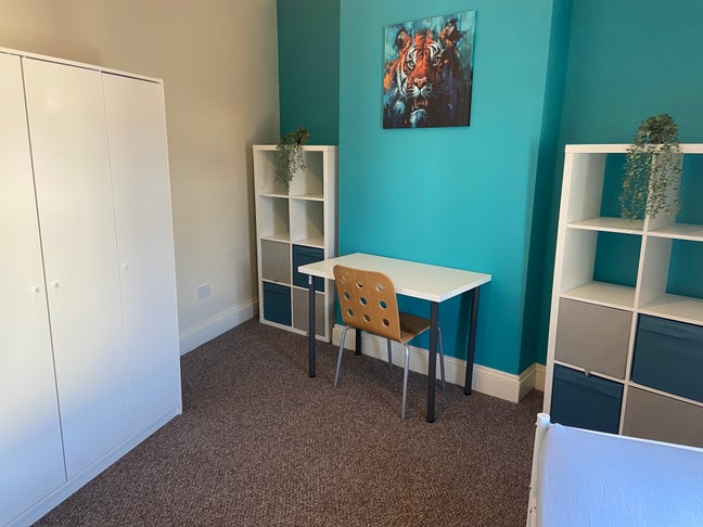 2 Rooms the Same House for Student or Graduate Main Photo