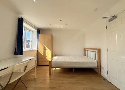 LARGE Ensuite Double Room | Walk to Canary Wharf Main Photo