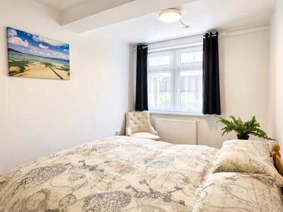 Bright Double Room | Isle of Dogs – Great Location Main Photo