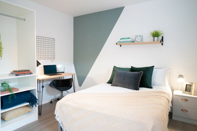 &pound;400 Cashback - Stylish Student Home - Crofton St Main Photo