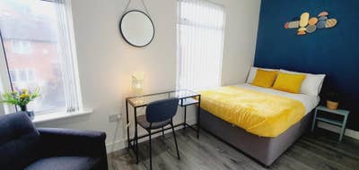 All Inclusive Ensuite Room-2 mins to Hospital Main Photo