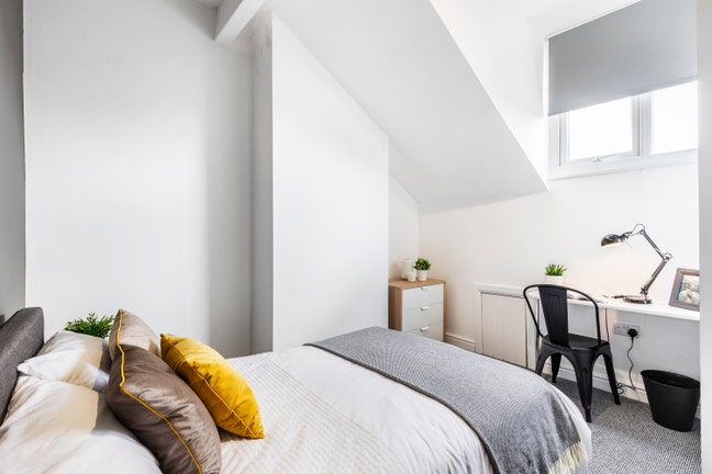 Fully Furnished and Flexible Short-Term Room  Main Photo