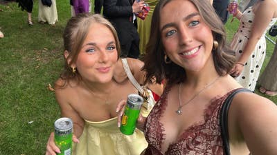 2 Girls Looking for 2 Double Rooms in House Share Main Photo