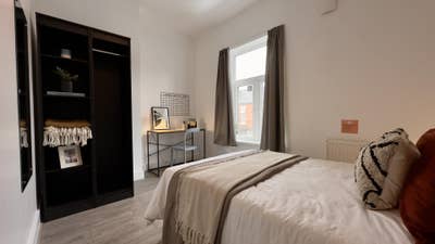 &pound;0 Deposit Great Location Student House -Romney St Main Photo