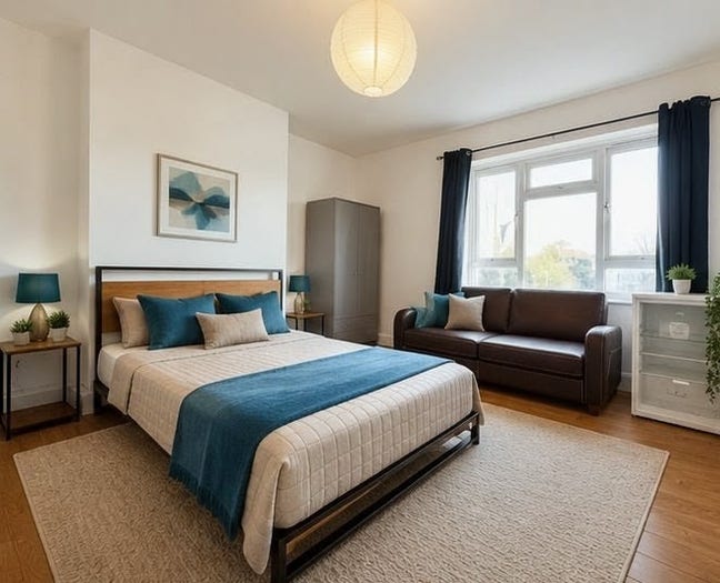 Large DBL, 4 bed flat, balcony from 1st August Main Photo