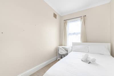 ✨ Fully Furnished Double Room – Bills Included Main Photo
