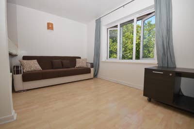 Double Bedroom Apartment - Bow Main Photo