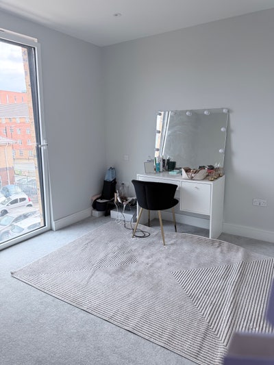 Double room available in a new apartment in Slough Main Photo