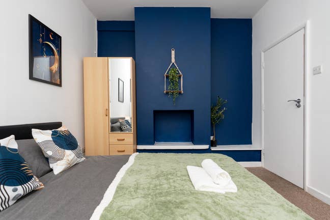 Modern 4-Bed Home in Southsea Main Photo