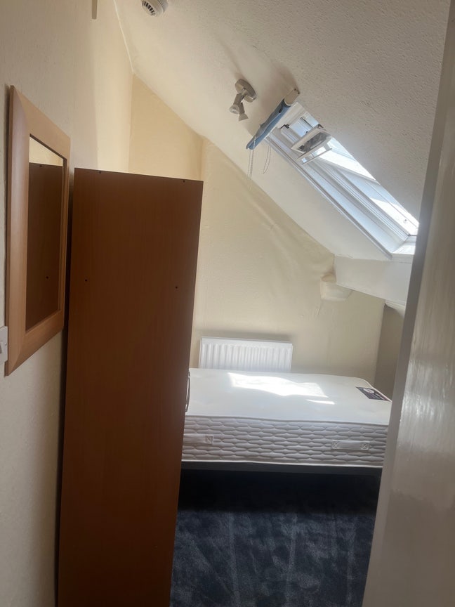 Single Room in Large Shared House Main Photo