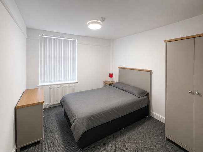 All Inclusive Large Room  Deeside  Main Photo