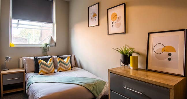 Rm 1 808 Hollins - Double Room with En-Suite Main Photo