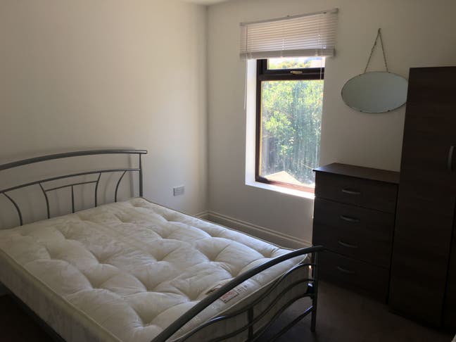 ** ROOM TO RENT ** Main Photo