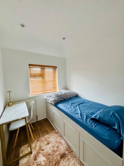 Furnished Box room  for rent Main Photo